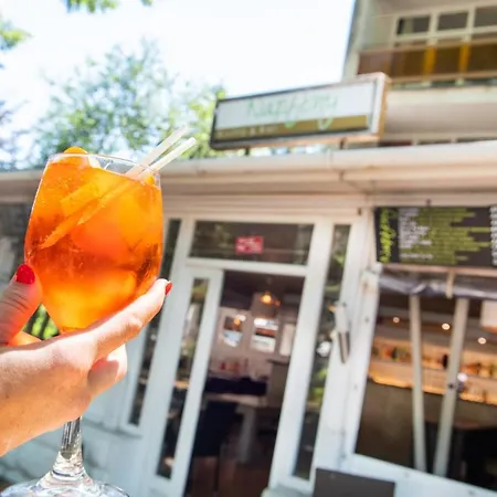 Ce Napfeny שיופוק