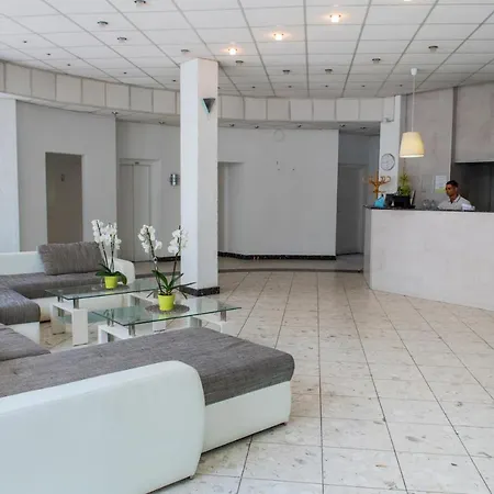 Ce Napfeny שיופוק