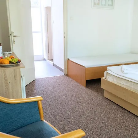 Ce Napfeny שיופוק