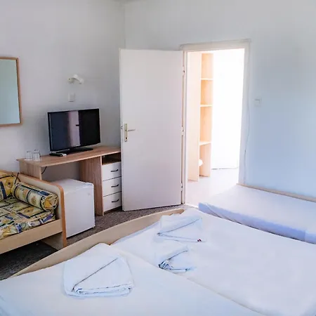 Ce Napfeny שיופוק