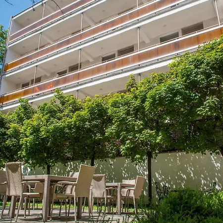 Ce Napfeny שיופוק