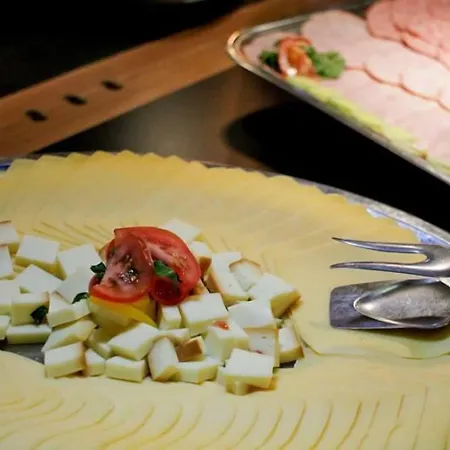 Ce Napfeny 酒店 3*