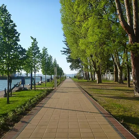 Ce Napfeny ホテル